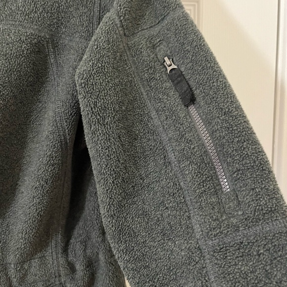 Lands’ End Fleece Jacket with Cinched Waist and Hood - Picture 3 of 5